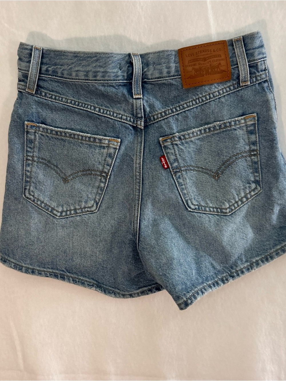 Levi's Premium 80s Mom Shorts Distressed Light Wash High Rise Size 25